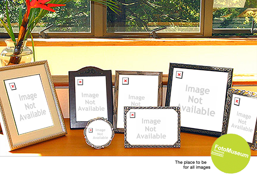 Desk_Frames.jpg